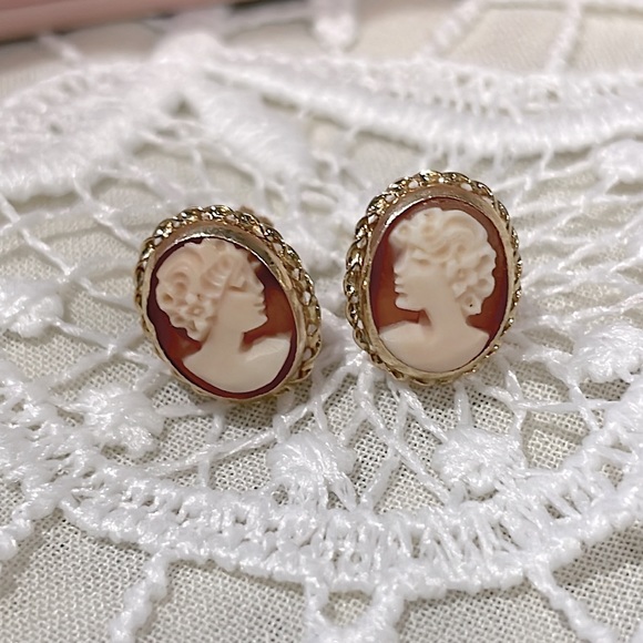 Vintage 14K Cameo Earrings - Picture 6 of 11